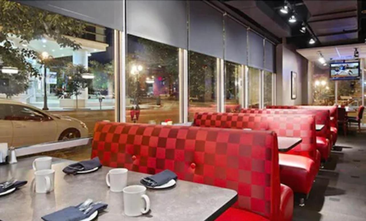 Clayton Plaza Hotel & Extended Stay Restaurante foto