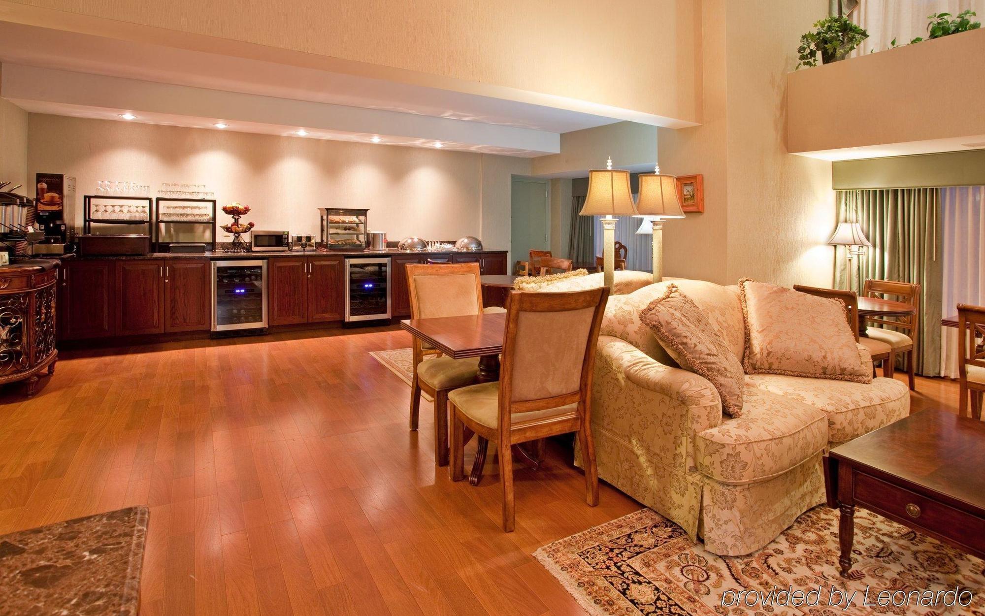 Clayton Plaza Hotel & Extended Stay Restaurante foto